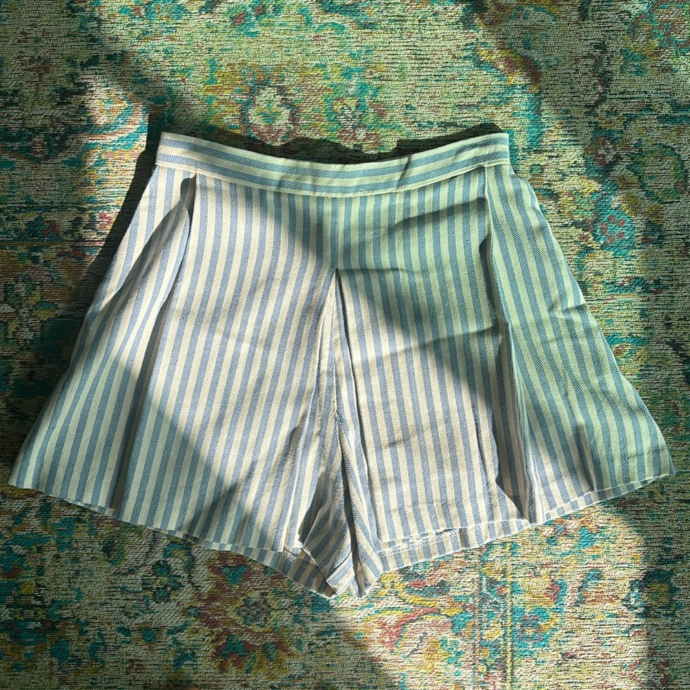 Worn twice. Very good condition.